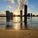 Main Beach Waterfront Apartment