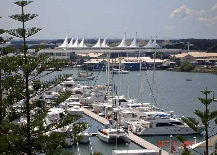 Main Beach Waterfront Apartment