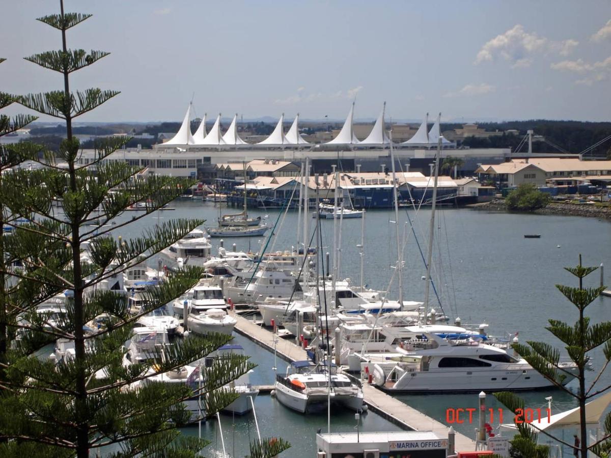 Main Waterfront Apartment *