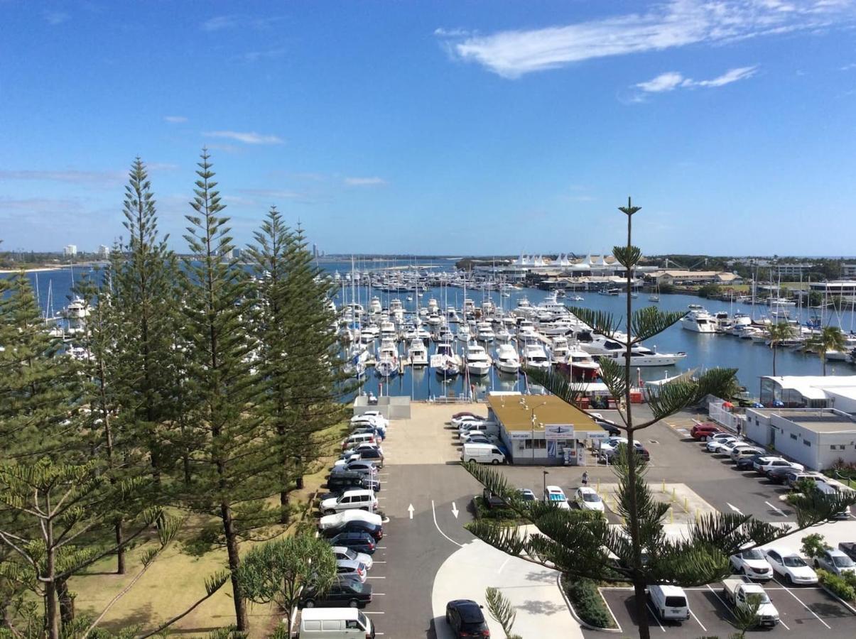 Main Waterfront Apartment Gold Coast