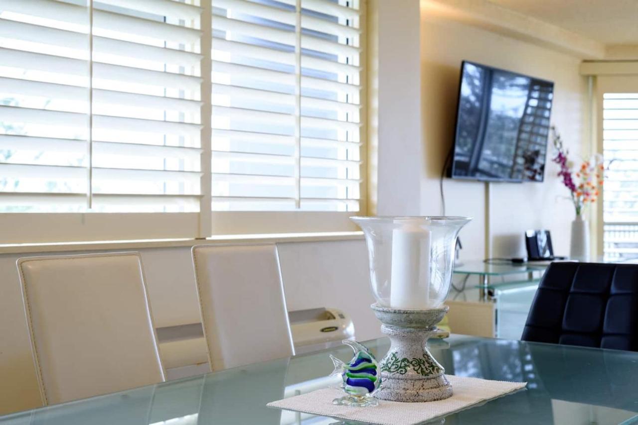 Main Waterfront Apartment Gold Coast