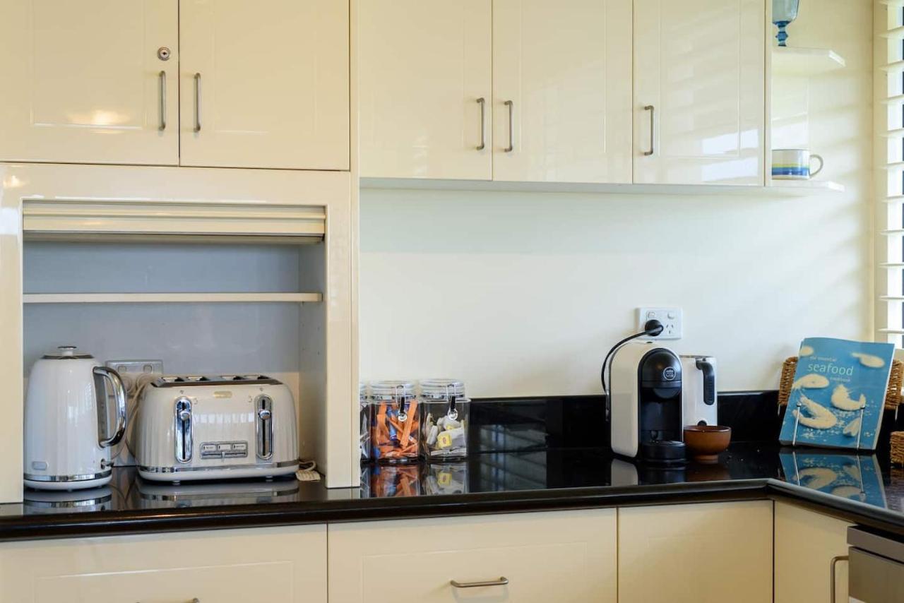 Main Waterfront Apartment Gold Coast